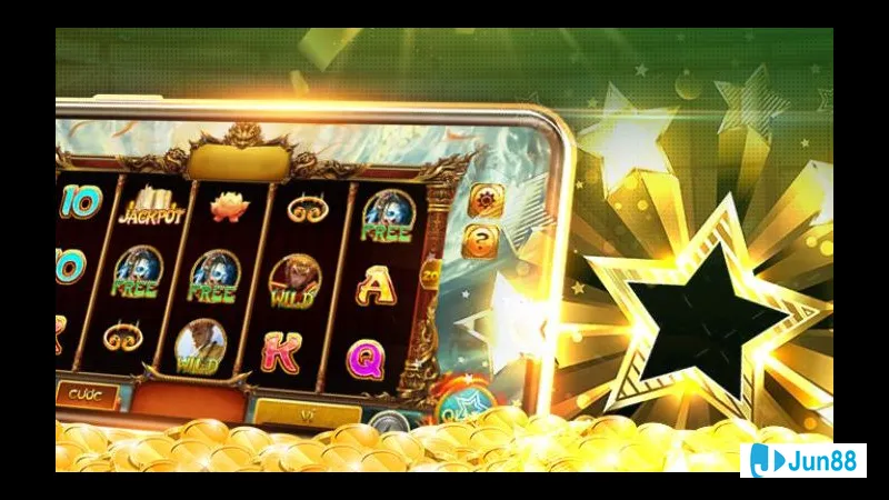 Hai người đang cười vui trước một cây