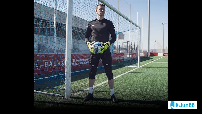 Lỗi phạt thủ môn phổ biến Lỗi phạt thủ môn phổ biến